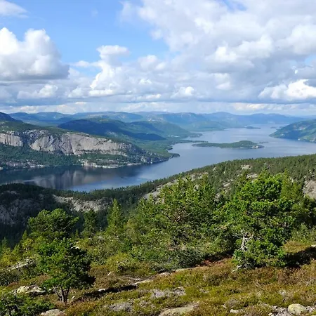 بيت للعطل Raudnes Panorama